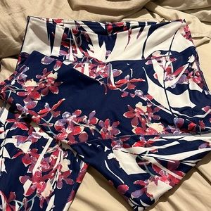 Fabletics Capri Blue/Pink